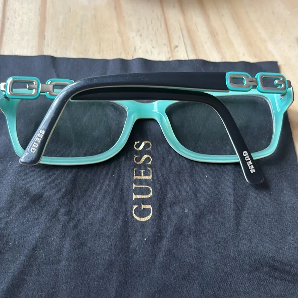GUESS BRAND EYEGLASSES